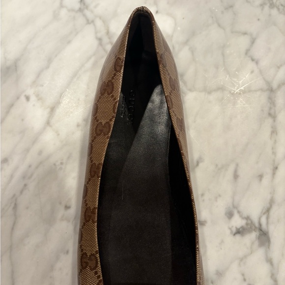 Gucci Brown Leather Flats with Medallion Design - Picture 7 of 8